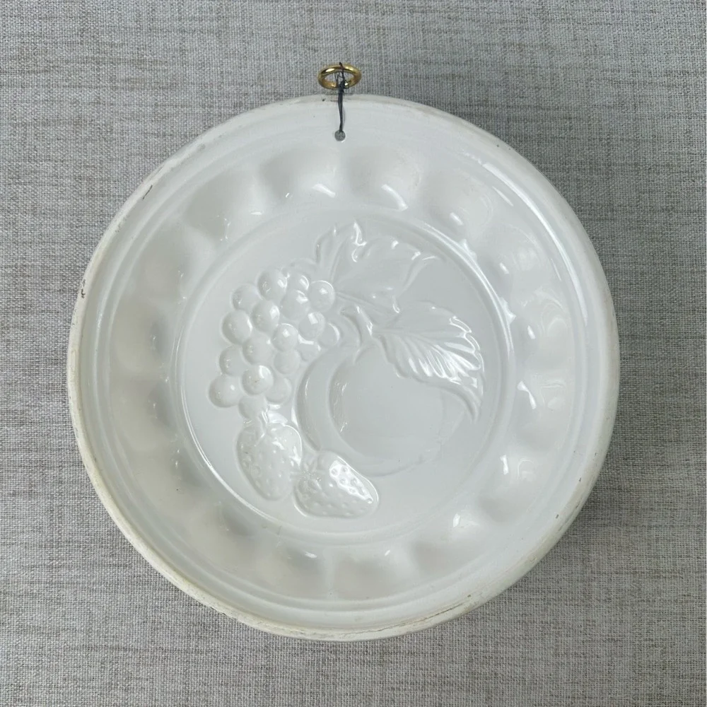 Vintage Ceramic Fruit Wall Plaque Apple Grapes Strawberries Kitchen Decor 8.5